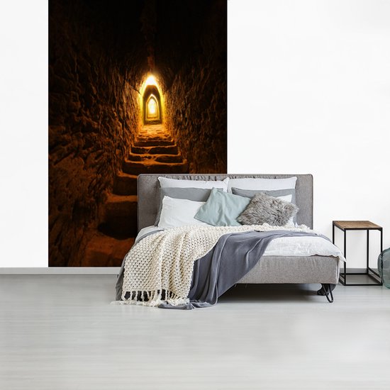 Behang - Fotobehang Tunnel die diep in de Azteekse Grote Piramide van Cholula in Mexico gaat - Breedte 155 cm x hoogte 240 cm