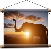 Textielposter - Zonnestralen achter Olifant omringd door Wolken - 40x30 cm Foto op Textiel