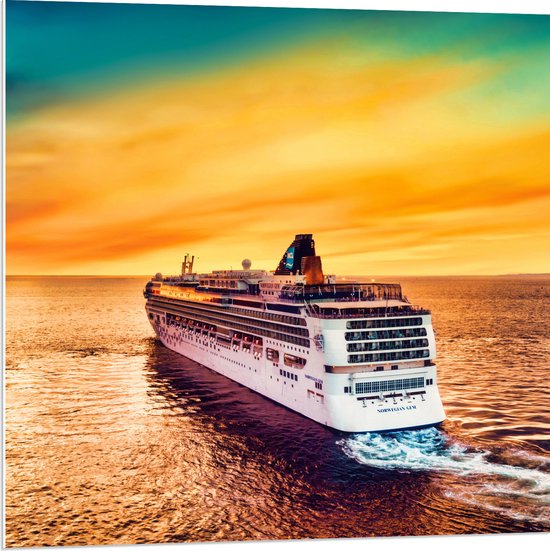 WallClassics - PVC Schuimplaat- Cruise op Zee met groen gele Lucht - 80x80 cm Foto op PVC Schuimplaat