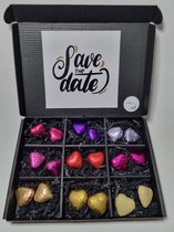 Hartjes Box met Chocolade Hartjes & Mystery Card 'Save the Date' met persoonlijke (video) boodschap | Valentijnsdag | Moederdag | Vaderdag | Verjaardag | Chocoladecadeau | liefdevol cadeau