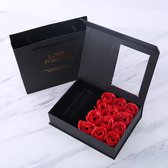 Sefaras Rozen Giftbox - Geschenkdoos - Liefdes Cadeautje - Met 12x Rozen - Valentijnscadeau - Rozenpakket - Afmeting pakket 18x13x4.6 CM - Rood