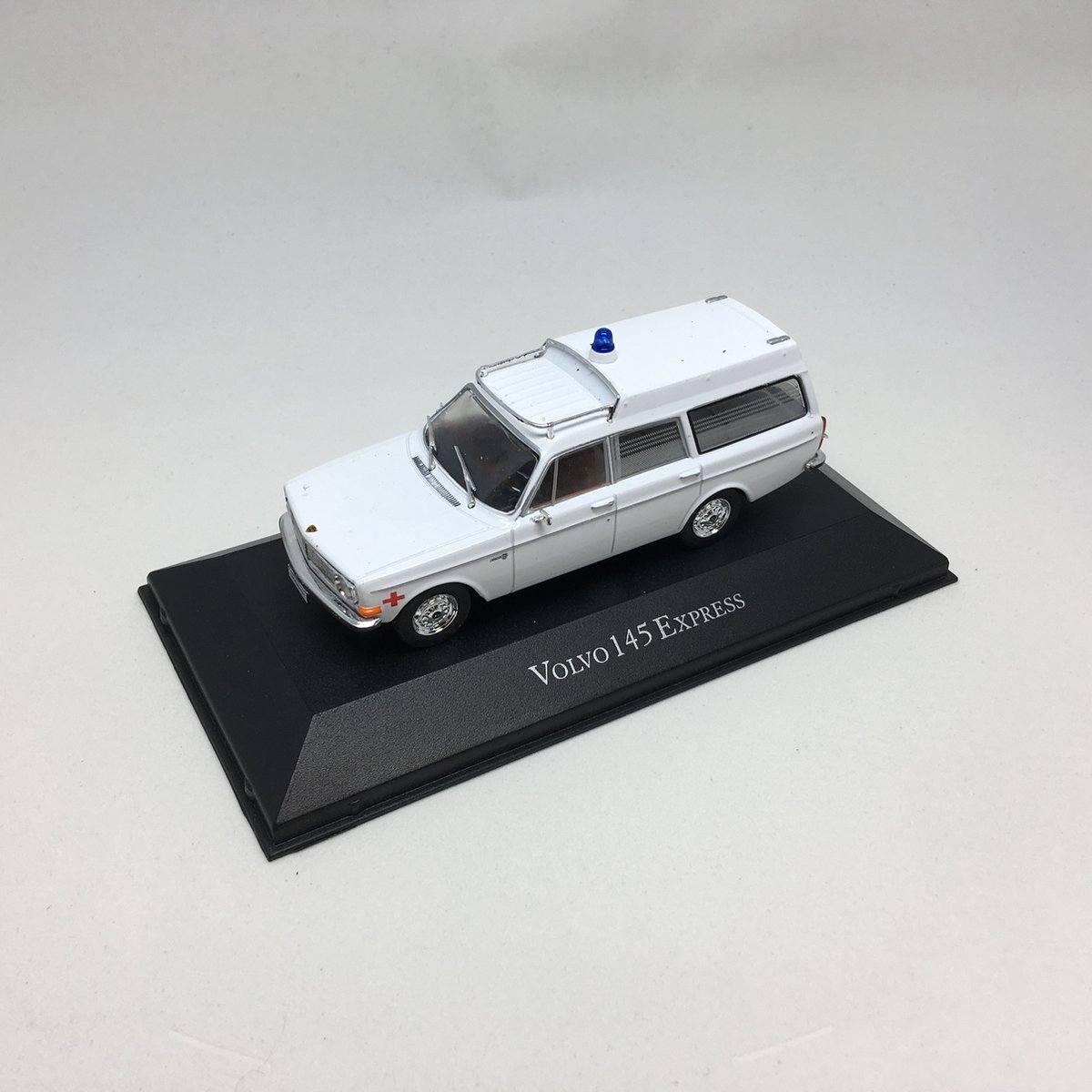 VOLVO 145 Ambulance - Wit - 1:43 - Ed Atlas #Ambu07 - Modelauto