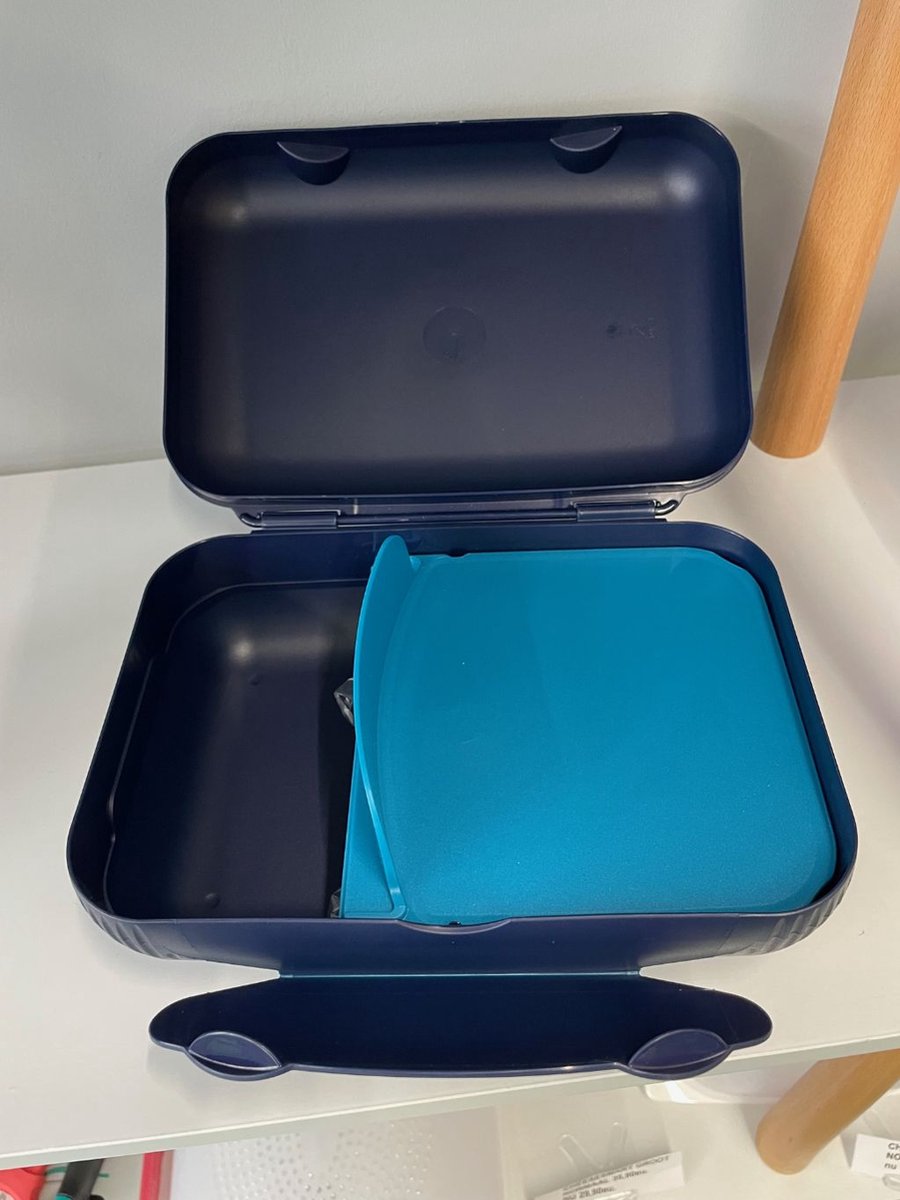 Boîte à lunch Tupperware (anciennement pack collation) avec une