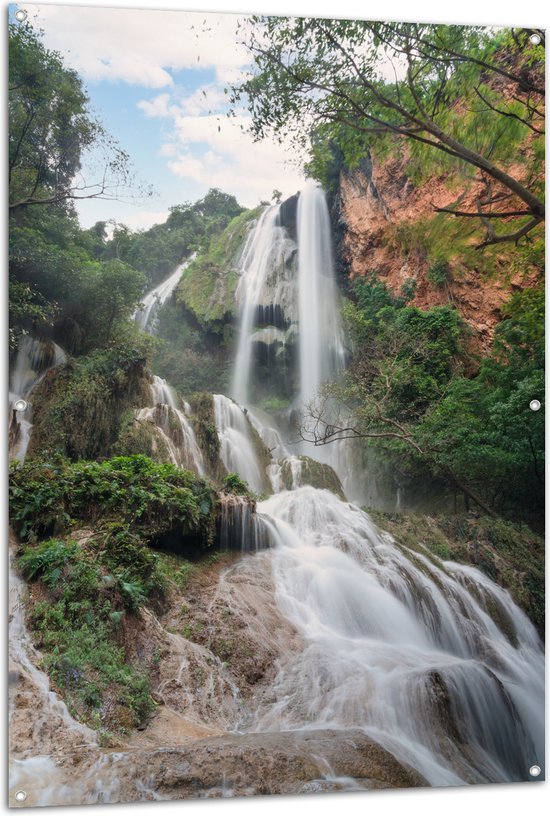 Tuinposter – Hoge Watervallen tussen de Bomen en de Planten in het Regenwoud - 100x150 cm Foto op Tuinposter (wanddecoratie voor buiten en binnen)