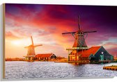 Hout - Nederlandse Windmolens aan het Water onder Paars met Oranje Lucht - 90x60 cm - 9 mm dik - Foto op Hout (Met Ophangsysteem)