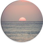Dibond Muurcirkel - Surfers in de Zee bij Zonsondergang - 30x30 cm Foto op Aluminium Muurcirkel (met ophangsysteem)
