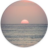 Dibond Muurcirkel - Surfers in de Zee bij Zonsondergang - 70x70 cm Foto op Aluminium Muurcirkel (met ophangsysteem)
