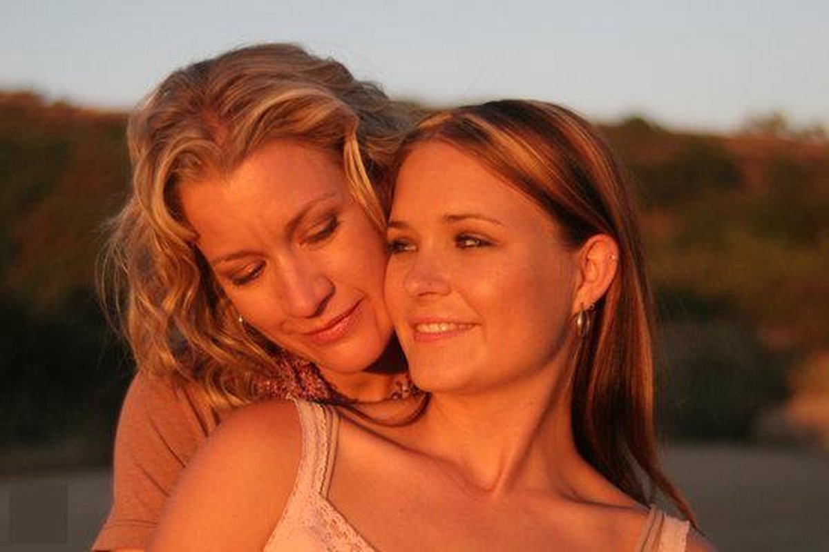 Loving Annabelle - Verboden liefde op internaat - Engels gesproken