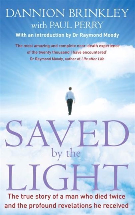 Couverture du livre 'Saved by the Light' avec un homme marchant vers la lumière.