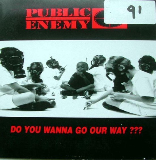 Public Enemy albumhoes 'Do You Wanna Go Our Way???' met kinderen met gasmaskers.