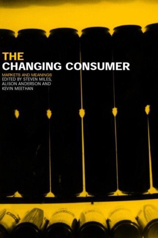 Boek: THE CHANGING CONSUMER, MARKETS AND MEANINGS, samengesteld door Steven Miles, Alison Anderson en Kevin Meethan. Achtergrond van zwarte blikjes met gele accenten.