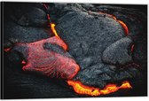 Dibond –Lava Stroom bij Vulkaan– 60x40 Foto op Aluminium (Wanddecoratie van metaal)