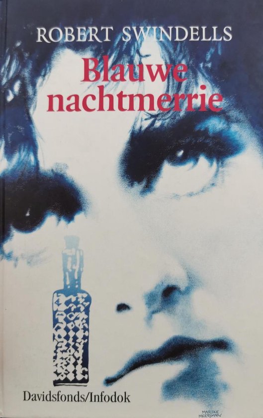 Livre 'Blauwe nachtmerrie' par Robert Swindells. Le devant présente un visage bleu et blanc et une bouteille.