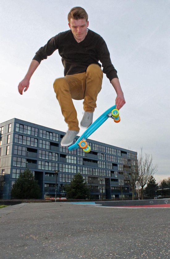 Nijdam Kunststof Skateboard 22.5" - Flipgrip-board - Fuchsia/Fluororanje/Blauw