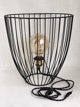 Crate & Cargo - Staande metalen lamp - zwart - spijlen