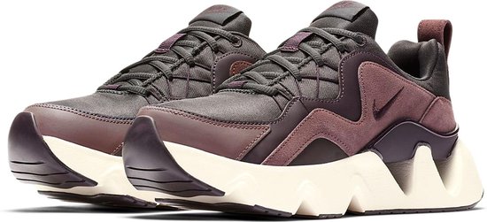 Nike RYZ 365 Sneakers - Maat 41 - Vrouwen - paars/zwart/wit | bol.com