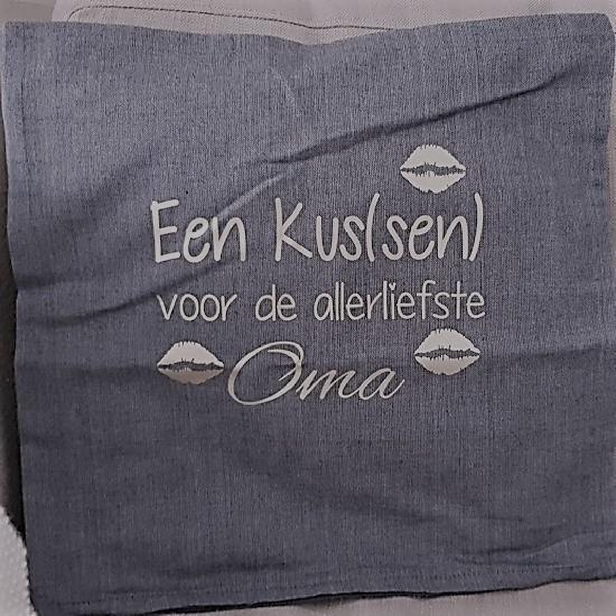 Sierkussen Kussen vulling met tekst bedrukt cadeau | een kussen voor de allerliefste oma | grijs met opdruk wit 40x40 cm | verjaardag vrouw mama hoera je wordt zwangerschapsaankondiging