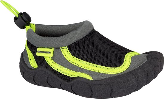 Zwart waterschoentje met grijs met groen accent en vetersluiting. Mesh bovenkant.