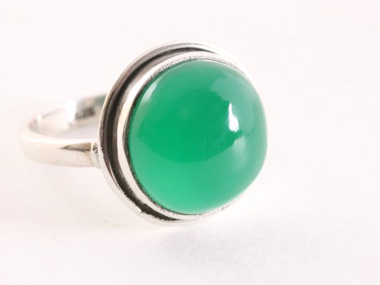 Ronde zilveren ring met groene onyx - maat 19