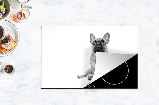 KitchenYeah® Inductie beschermer 80x52 cm - Portret van een Franse buldog op een witte achtergrond - zwart wit - Kookplaataccessoires - Afdekplaat voor kookplaat - Inductiebeschermer - Inductiemat - Inductieplaat mat