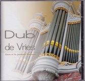 Dub De Vries speelt op de orgel van