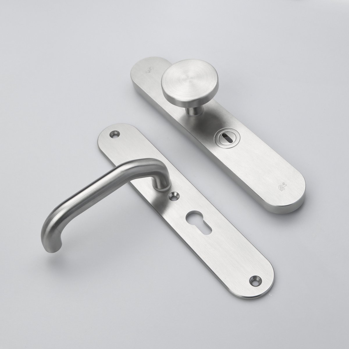MASSIEF RVS Tzunali Deurbeslag. Model MINHO SKG*** BREED T=15/5 VKTB (kerntrek) PC55 BUITEN KNOP TORRES C; BINNEN KRUK FORNOS