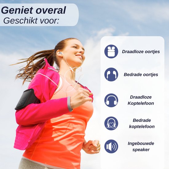 Vrolijk rennende vrouw met een sportarmband en oordopjes, naast icoontjes die de compatibiliteit met draadloze oortjes, bedrade oortjes, draadloze koptelefoon, bedrade koptelefoon en ingebouwde speaker aangeven.