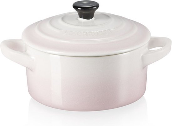 Roze mini braadpan met beige binnenkant en zwarte knop.