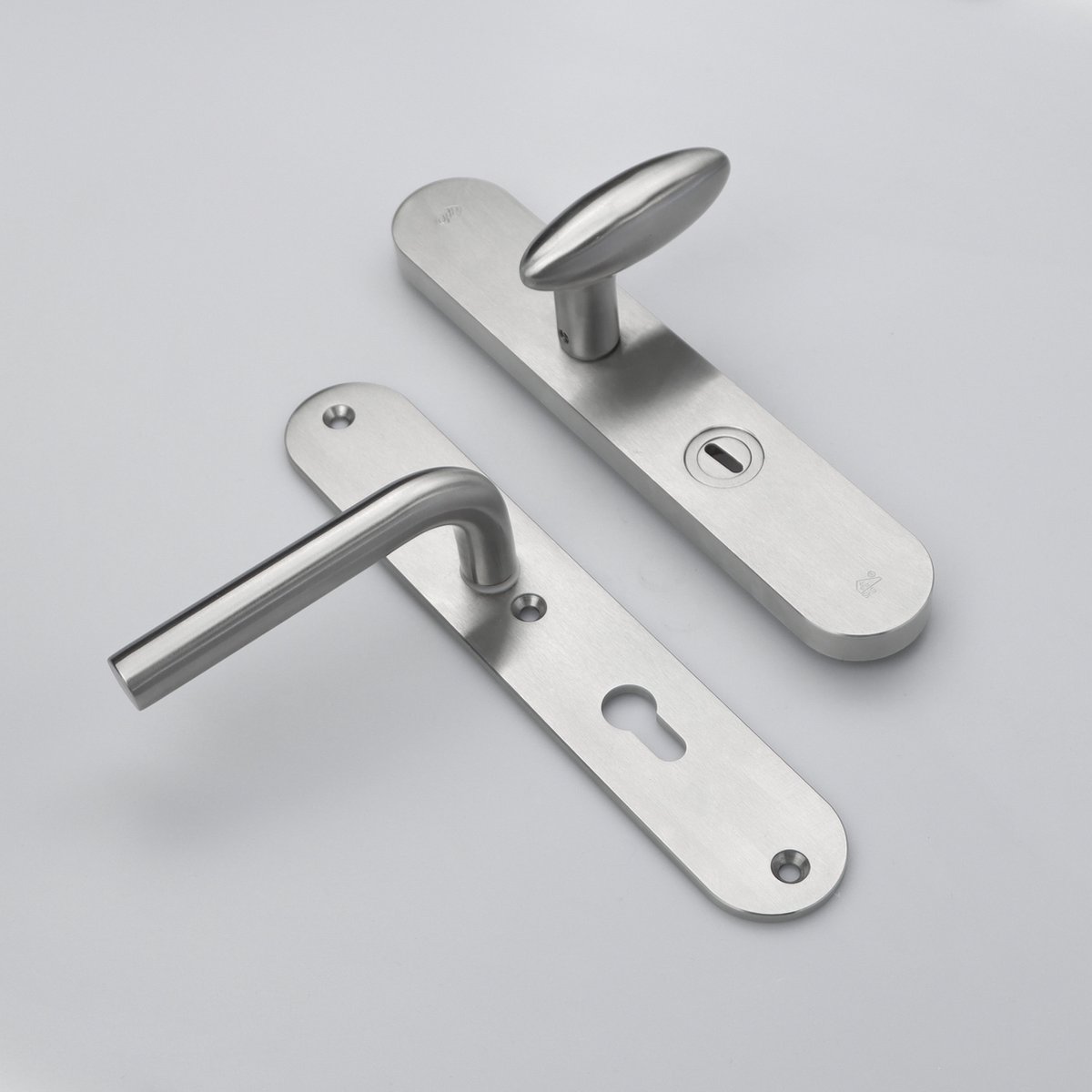 MASSIEF RVS Tzunali Deurbeslag. Model MINHO SKG*** BREED T=15/5 VKTB (kerntrek) PC72 BUITEN KNOP OVIDIO; BINNEN KRUK PORTO