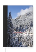 Notitieboek - Schrijfboek - Trein door het landschap van Zwitserland in de winter - Notitieboekje klein - A5 formaat - Schrijfblok