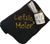 Relaxpakket: Zwarte fleecedeken met borduursel ‘Liefste Meter’ - Plaid - Meter Cadeau - Mok en Spoonful of Chocolate