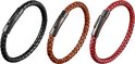 Drie gevlochten leren armbanden: zwart, bruin en rood, elk met matzwarte RVS kliksluiting.