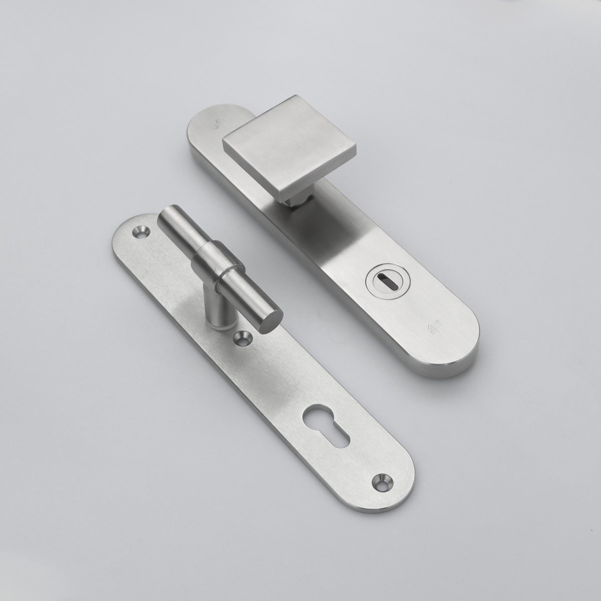 MASSIEF RVS Tzunali Deurbeslag. Model MINHO SKG*** BREED T=15/5 VKTB (kerntrek) PC92 BUITEN KNOP ALMADA C; BINNEN KRUK AMSTERDAM