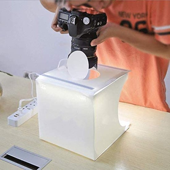 Opvouwbare fotostudio 24 * 23 * 22cm - Lichtbak voor fotografie met 2 ledlampen - Mini fotografie studio kit - 6 Kleuren achtergronddoeken, ingebouwde verlichting en USB-kabel - Fotobox - Merkloos