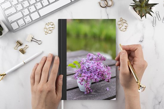 Carnet - Carnet d'écriture - Bouquet de lilas sur une table - Carnet - Format A5 - Bloc-notes