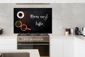 Spatscherm Keuken - Kookplaat Achterwand - Spatwand Fornuis - 120x80 cm - Espressokopjes - Maar eerst koffie - Koffie - Quote - Spreuk - Aluminium - Wanddecoratie - Muurbeschermer - Hittebestendig