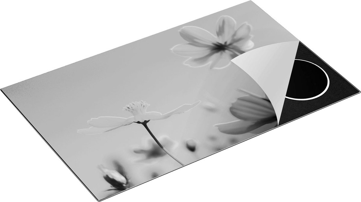 Chefcare Inductie Beschermer Oranje Cosmea Bloemen - Zwart Wit - 85x52 cm - Afdekplaat Inductie - Kookplaat Beschermer - Inductie Mat