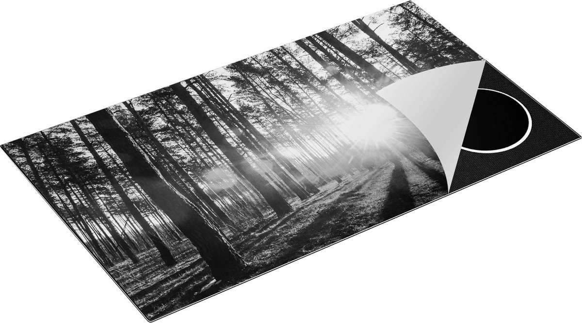 Chefcare Inductie Beschermer Zonsopkomst in het Bos tussen de Bomen - Zwart Wit - 90x50 cm - Afdekplaat Inductie - Kookplaat Beschermer - Inductie Mat