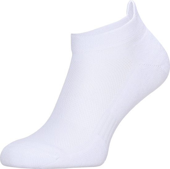 Chaussette blanche courte avec bout plat et une boucle à l'arrière.