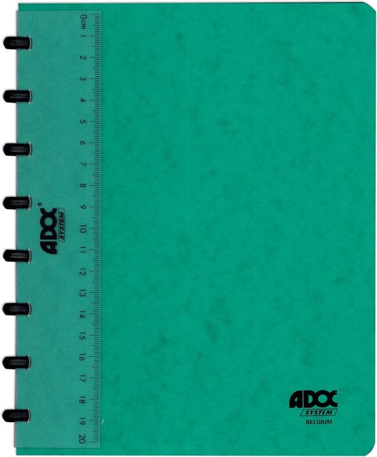 Groen Adoc notitieboek met een liniaal van 20 cm op de linkerkant. Adoc System Belgium logo rechtsonder.