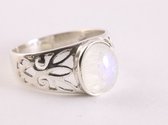 Opengewerkte zilveren ring met regenboog maansteen - maat 16.5