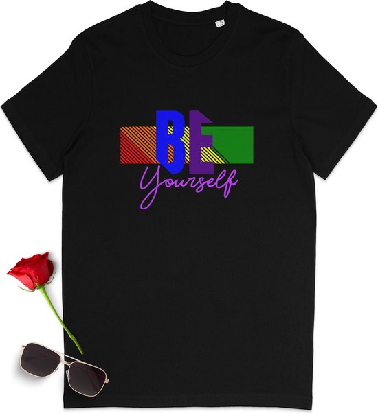 Gay Pride t shirt - Pride tshirt - Be Yourself - Dames tshirt met print - Heren t shirt met pride opdruk - Unisex Pride t shirt - Unisex maten: S M L XL XXL XXXL - Tshirt kleuren: Wit en zwart.