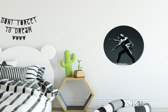 WallCircle - Wandcirkel ⌀ 30 - Zwart-wit afbeelding van twee balletdansers - Ronde schilderijen woonkamer - Wandbord rond - Muurdecoratie cirkel - Kamer decoratie binnen - Wanddecoratie muurcirkel - Woonaccessoires