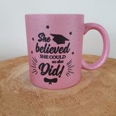 Beker - She believed she could so she did - Geslaagd - Cadeau - Roze glitter