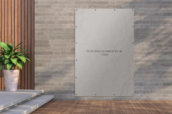 Tuinposter tekst - Tuinschilderijen - Taupe - Zandkleur - Een echte hovenier is net onkruid, niet uit de tuin te krijgen - Tuinieren - Spreuk - 120x180 cm - Tuindoeken voor buiten