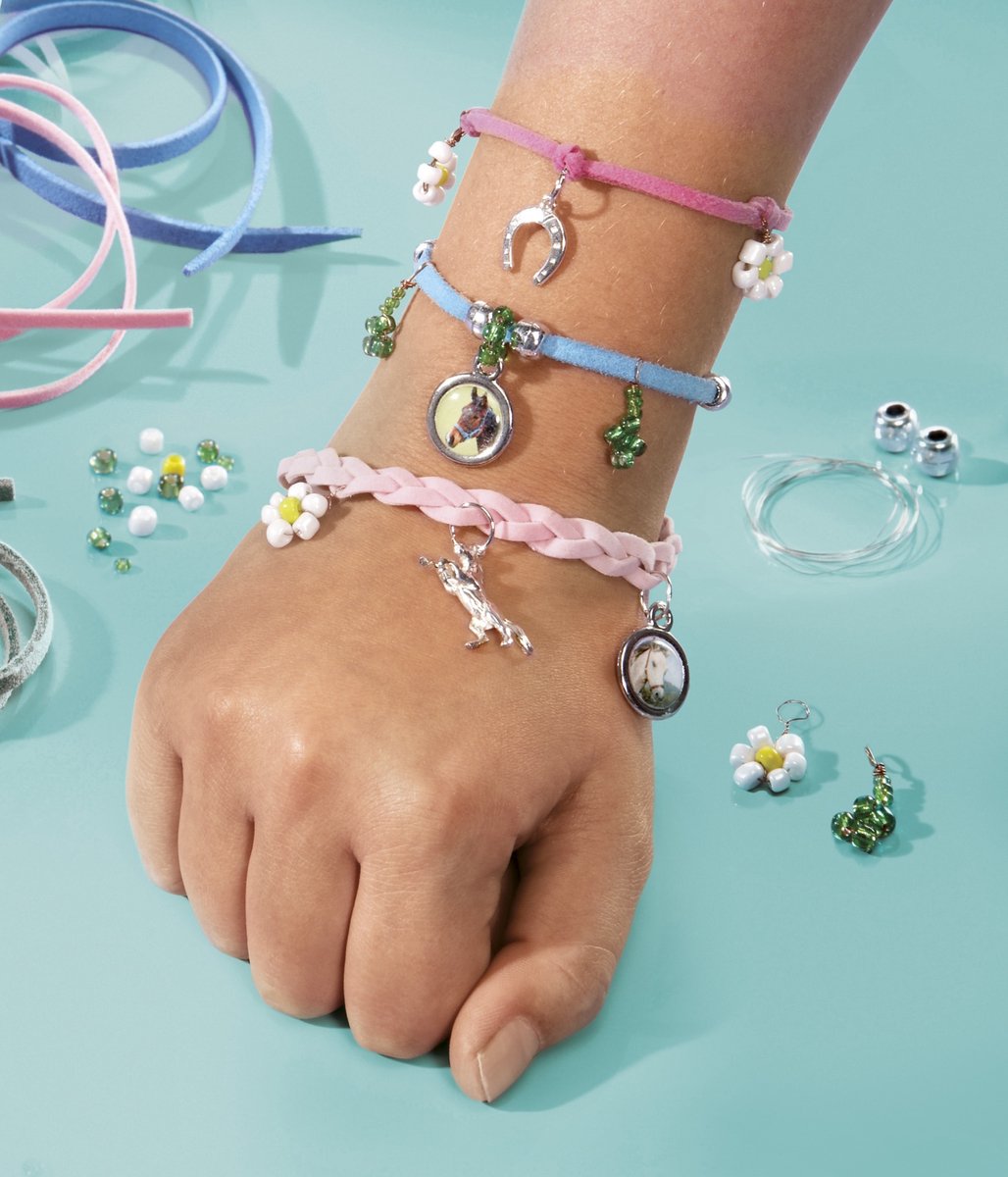 Totum Pretty Pony - knutselset paarden sieraden maken - bedel armbandjes maken met hoefijzer en paardenbedels - creatief speelgoed meisjes knutselset - cadeautip — afbeelding 15