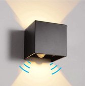 Homèlle buitenlamp met bewegingssensor - Wandlamp voor binnen en buiten - Tuinverlichting - 2700K - Industrieel - Zwart - Design - LED - 10x10x10cm