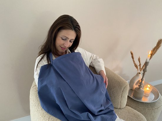 Borstvoedingsdoek voedingsdoek blue met zicht op baby tijdens de borstvoeding