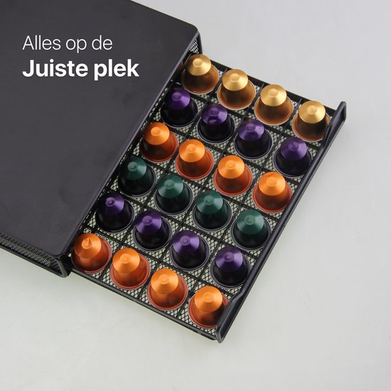 Tiroir métallique noir pour capsules de café, entièrement ouvert et rempli de rangées de capsules colorées.