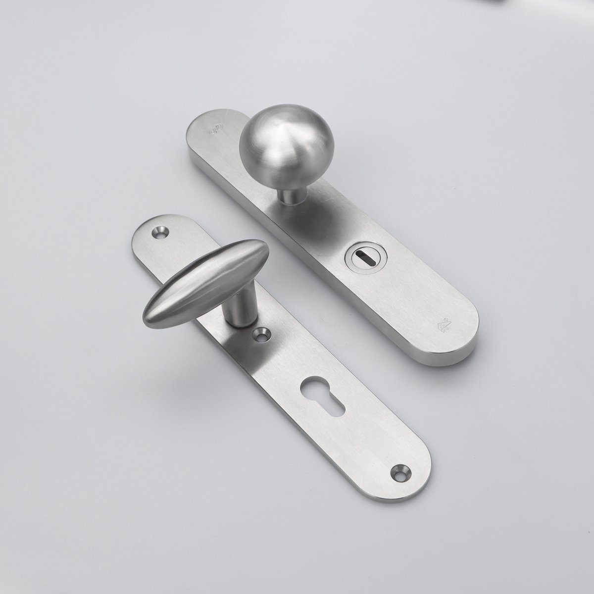 MASSIEF RVS Tzunali Deurbeslag. Model MINHO SKG*** BREED T=15/5 VKTB (kerntrek) PC72 BUITEN KNOP CASTELLO; BINNEN KRUK OVIDIO